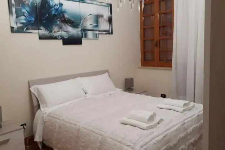 Room 4 of 10