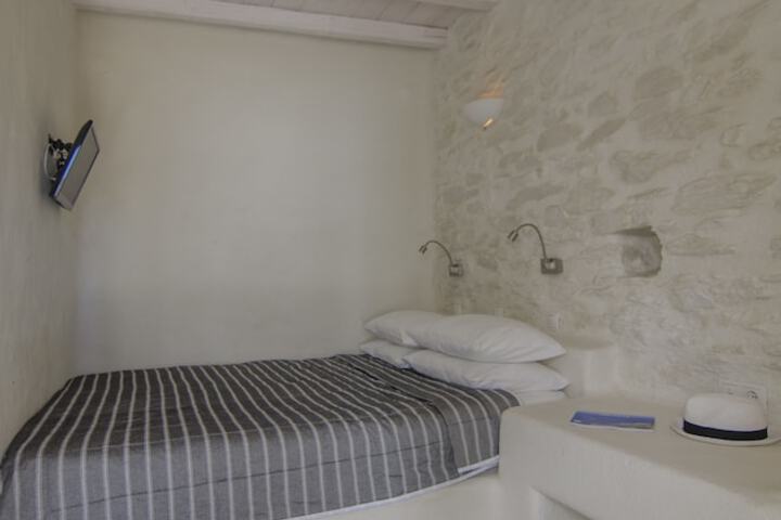 Room 16 of 142