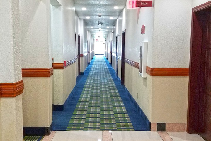 Ballroom/Hall 15 of 16