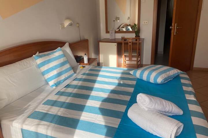 Room 35 of 142