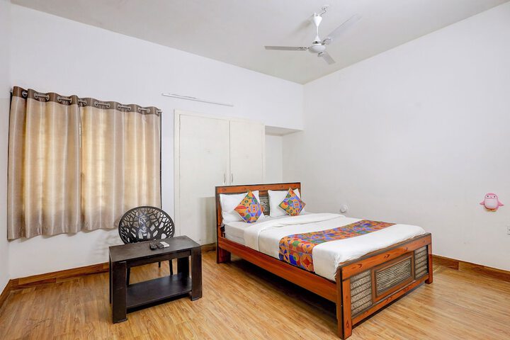 Room 11 of 27
