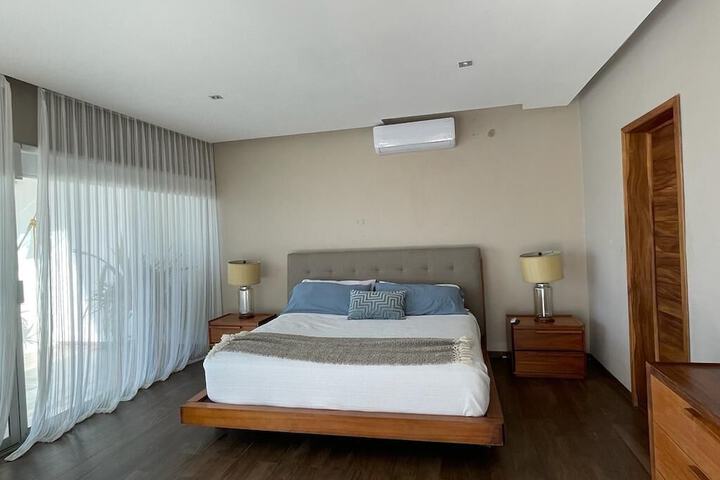 Room 10 of 21