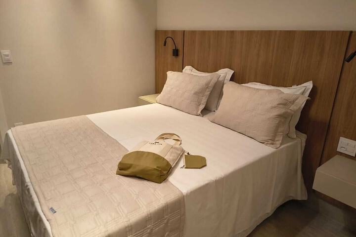 Room 34 of 228