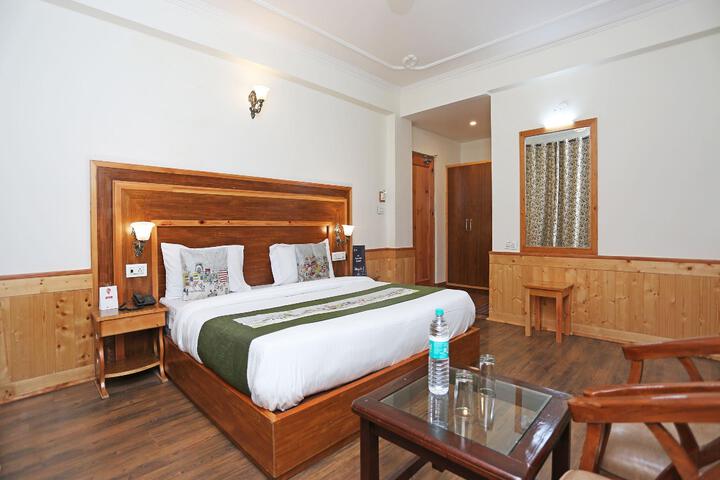 Room 4 of 9