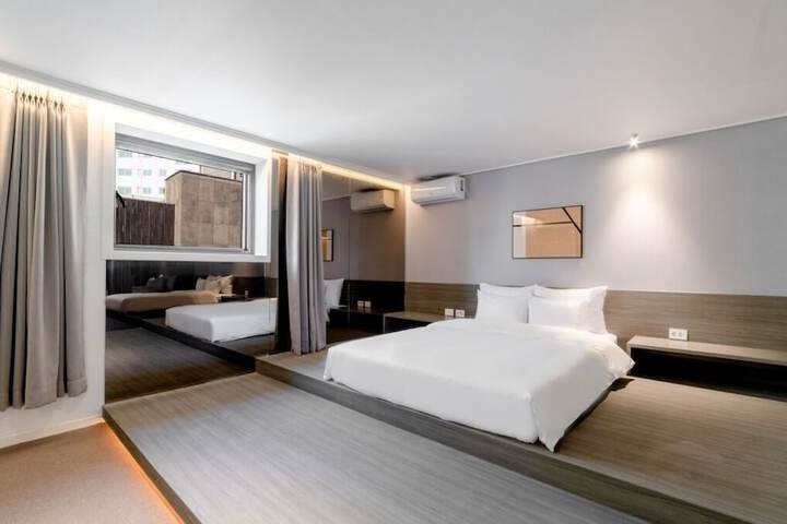 Room 10 of 177