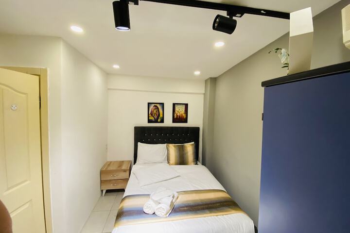 Room 8 of 32