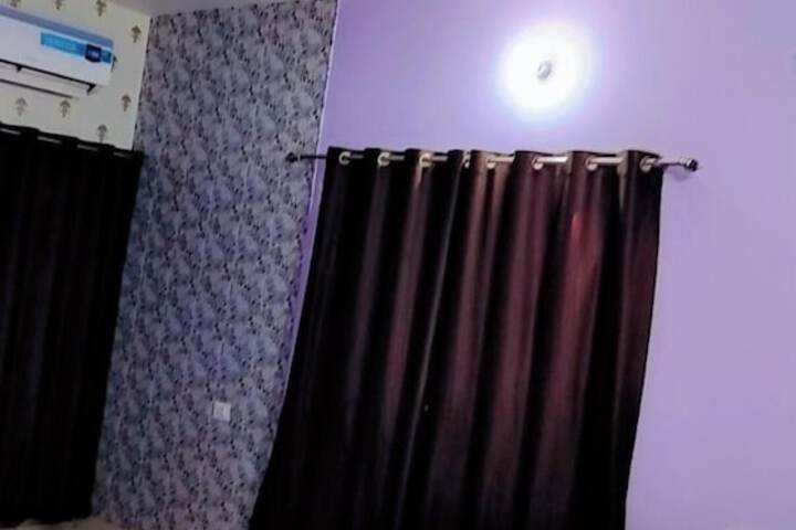 Room 9 of 10