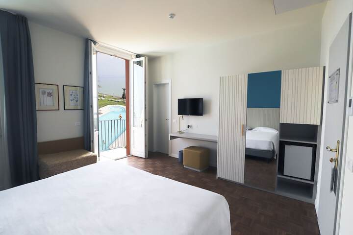 Room 4 of 44
