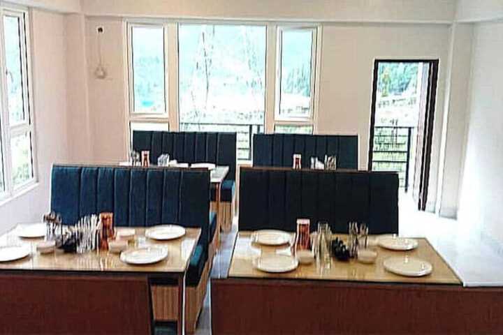 Dining 10 of 32