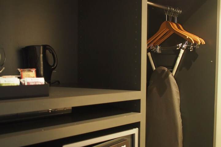 Room 9 of 42