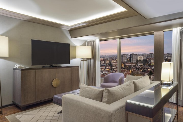 Room 91 of 243