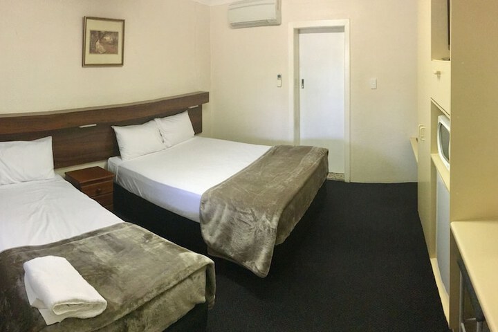 Room 4 of 24
