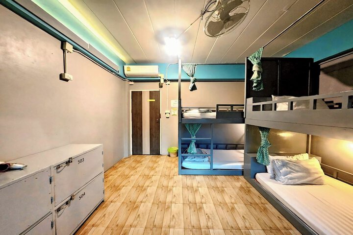 Room 28 of 94