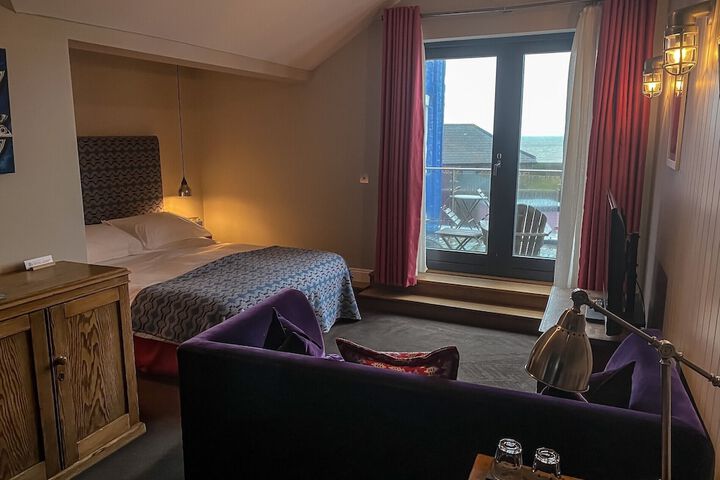 Room 33 of 84