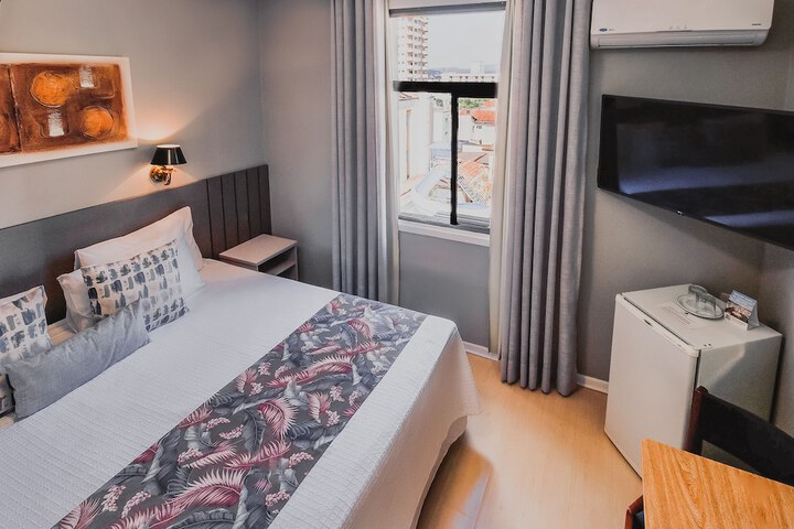 Room 3 of 175