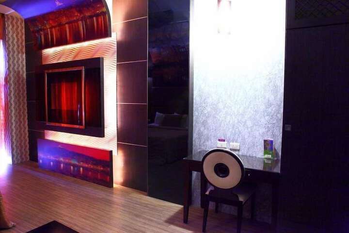 Room 6 of 31