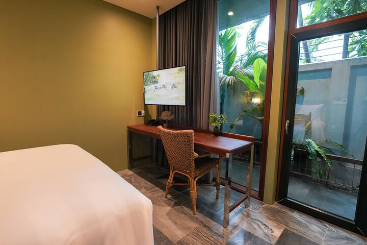 Room 42 of 156