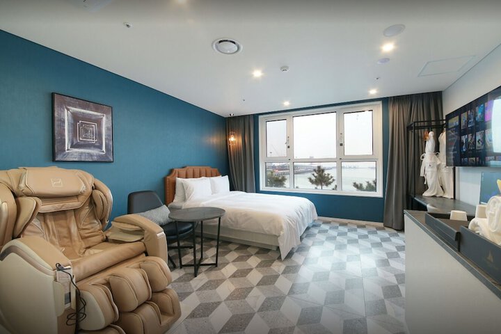 Room 15 of 140