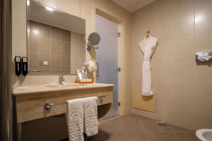 Room 82 of 164