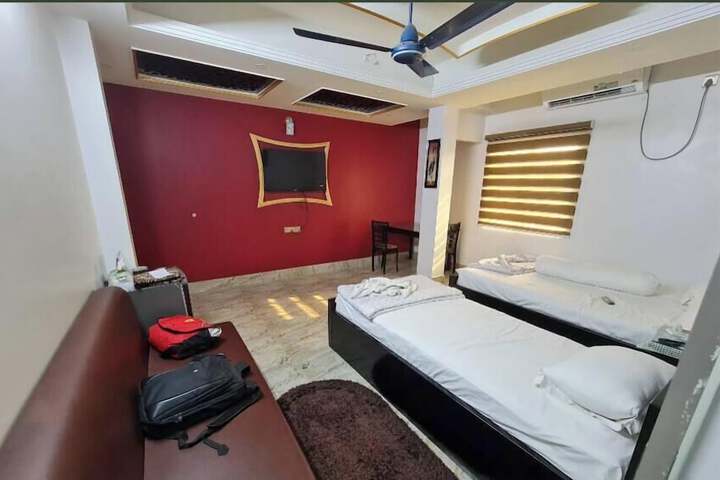 Room 9 of 22