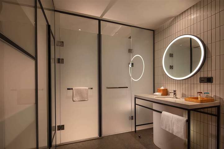 Room 16 of 36
