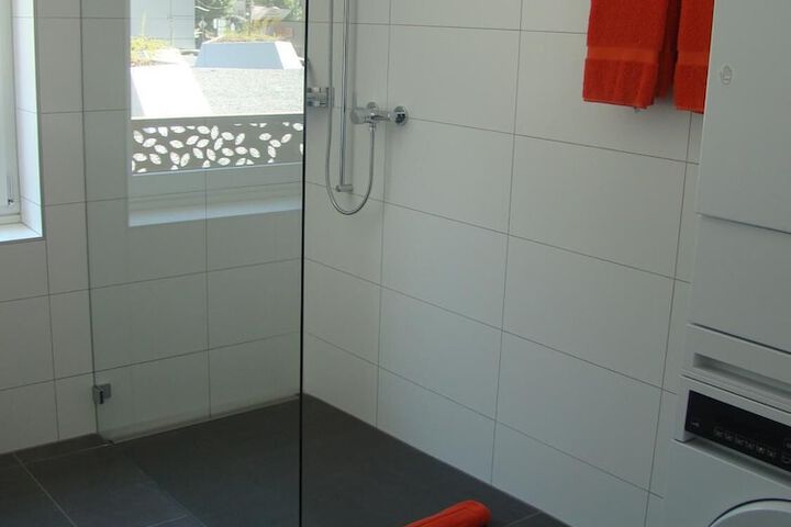 Room 11 of 25