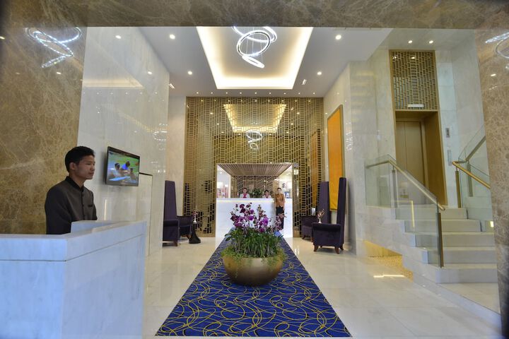 Entrance & Lobby