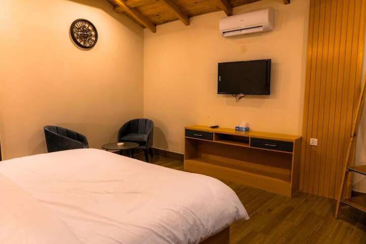 Room 28 of 42