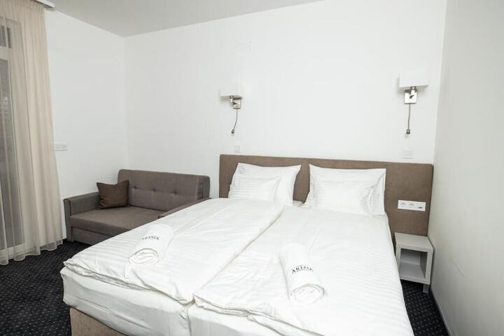 Room 19 of 33