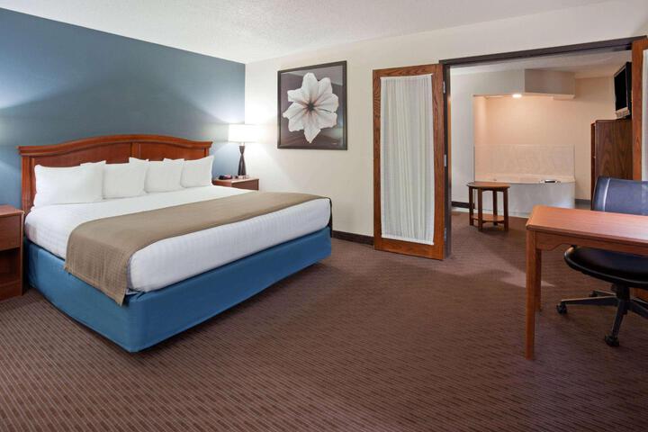 1 King Bed (8 of 13)