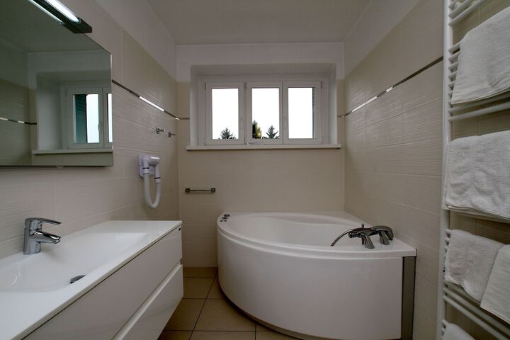 Room 21 of 38