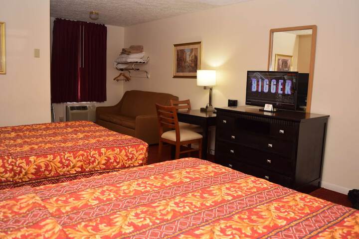 1 Queen Bed (1 of 25)
