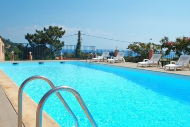 Hotel with Pool