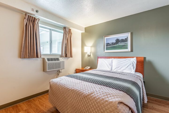 1 Queen Bed (1 of 9)