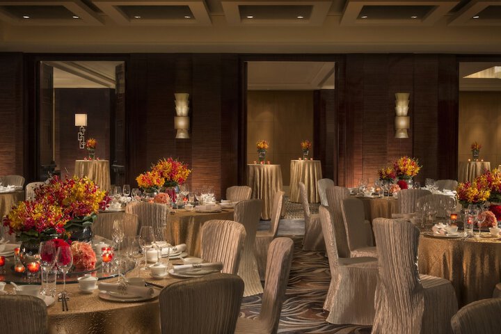 Ballroom/Hall 81 of 107