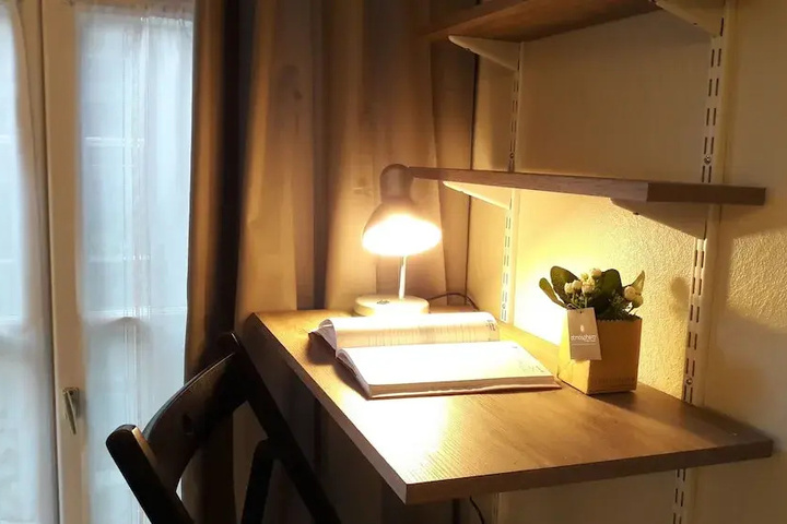 Room 5 of 9