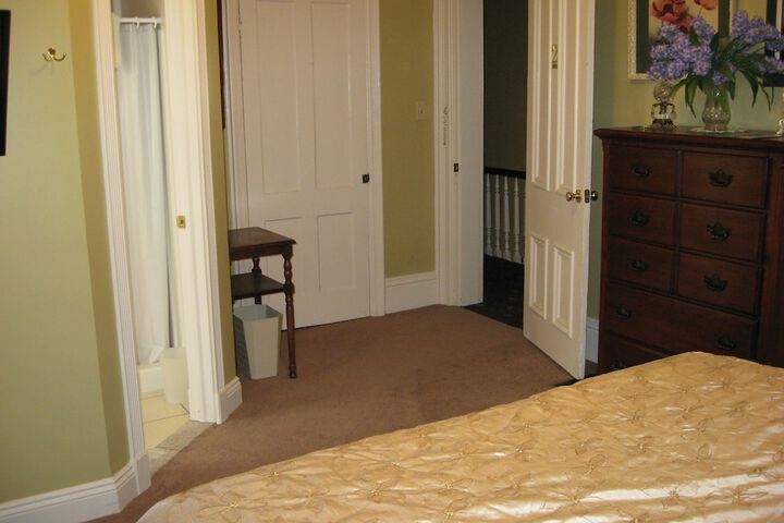 Room 4 of 114