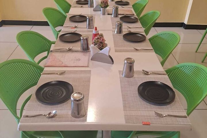 Dining 9 of 11