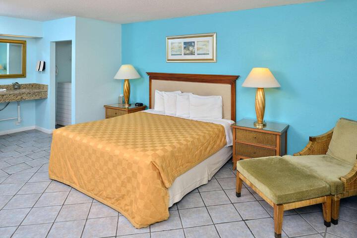 1 King Bed