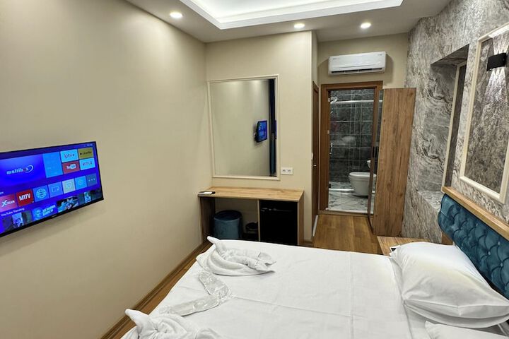 Room 10 of 72