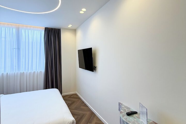 Room 25 of 104
