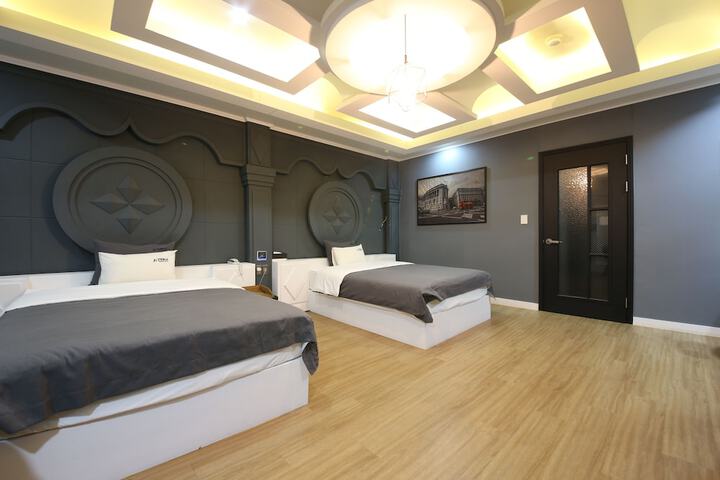 Room 21 of 49
