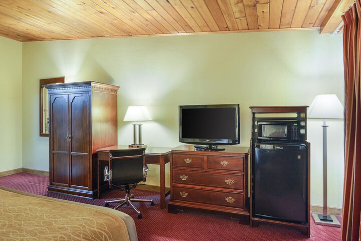 1 King Bed (9 of 9)