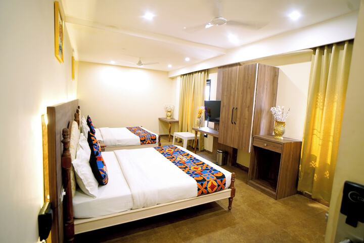 Room 12 of 30