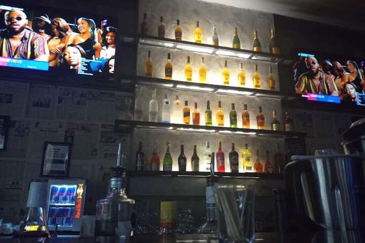 Lounge 40 of 47