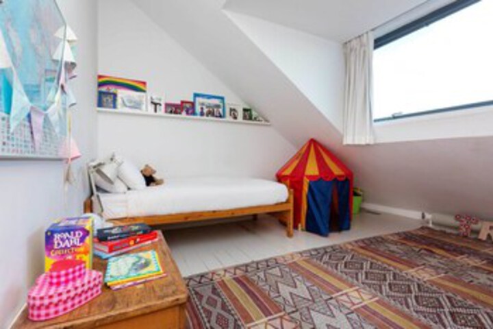 Room 6 of 30