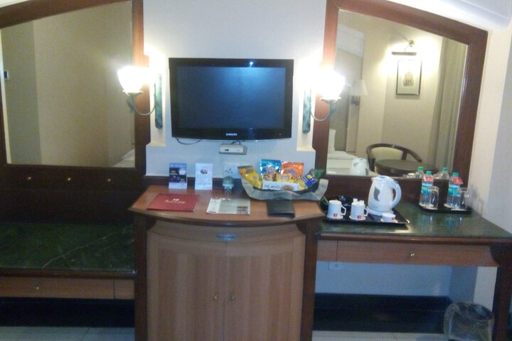 Room 6 of 36