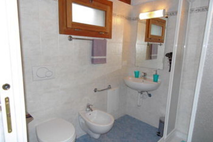 Room 4 of 28
