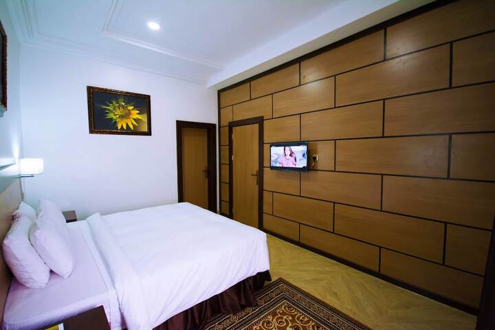 Room 4 of 38