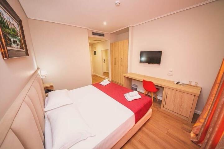 Room 33 of 61